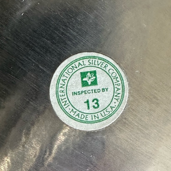 Silver plated platter International silver Co. Detailed scrollwork like new 13” - Picture 9 of 9